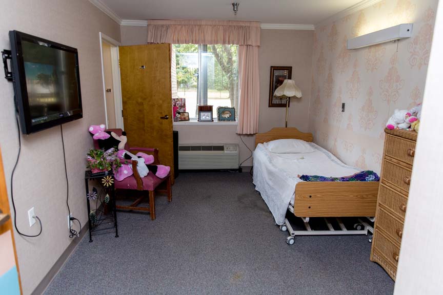 carrier-mills-nursing-rehabilitation-center-img-9